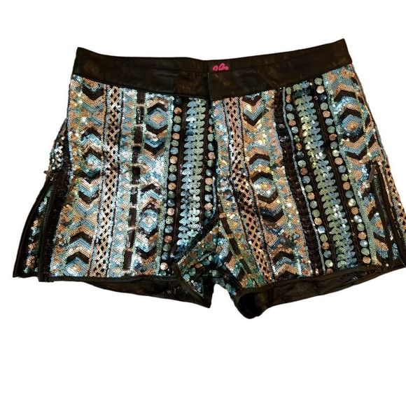Bebe Tribal Sequin Shorts. Size Small. NWT. - Picture 2 of 9